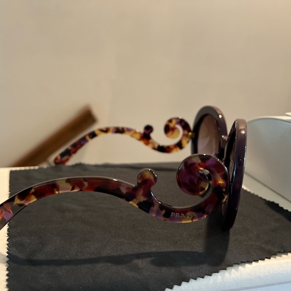 PRADA Baroque Sunglasses. Authentic, Excellent condition! - Picture 7 of 9